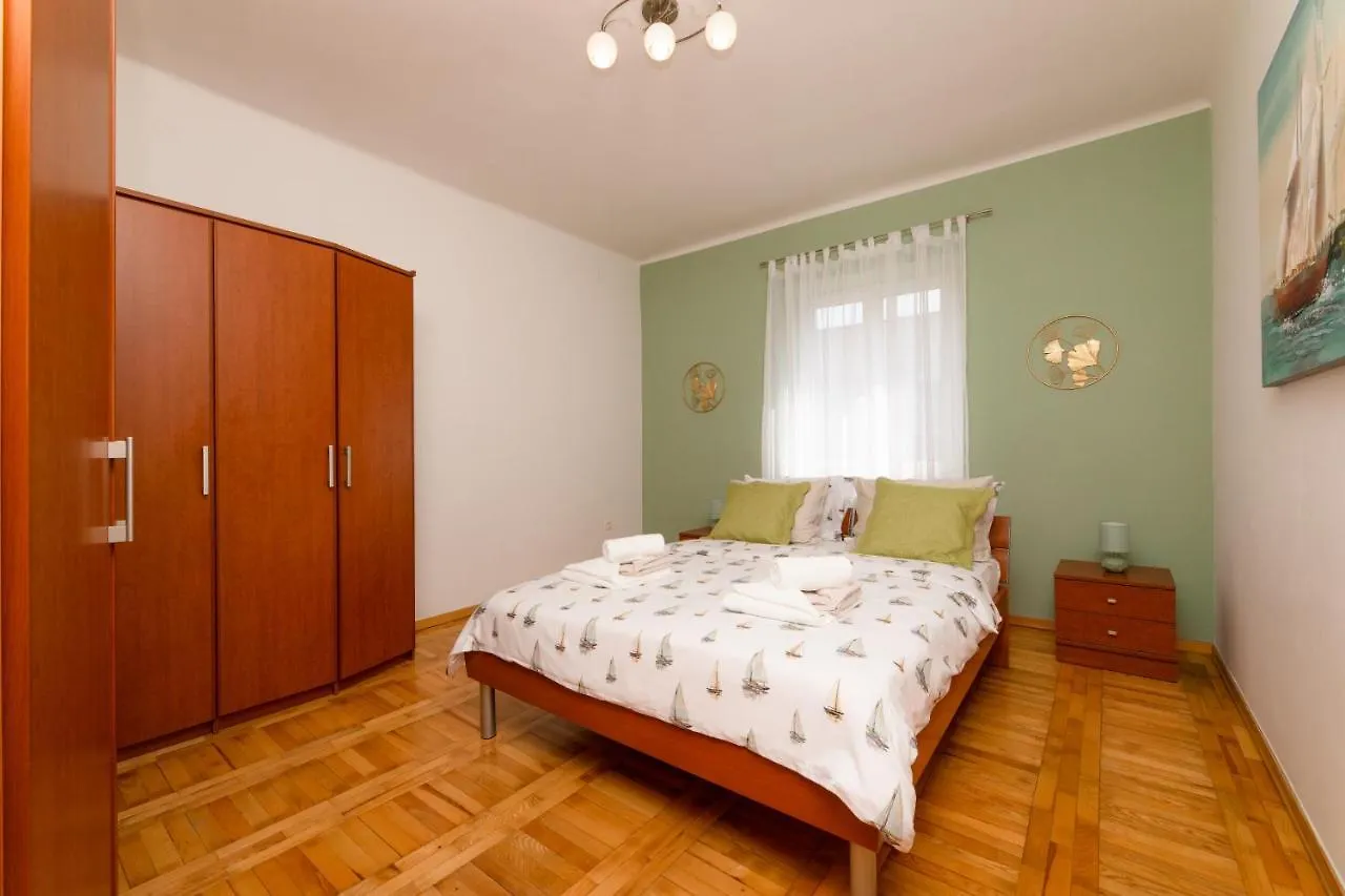 Spacious Apartment In The Center-Aspalathos Split 0*,