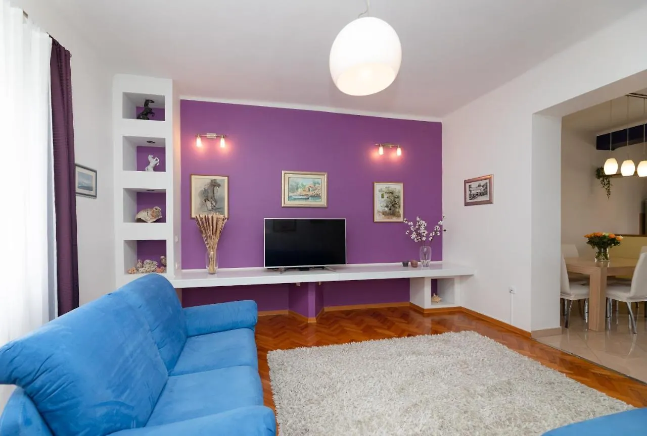 Spacious Apartment In The Center-Aspalathos contacts